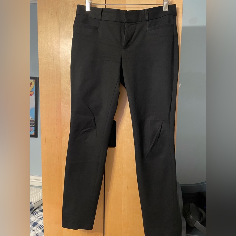 Women’s Banana Republic Sloan Pant. Size 2. Black. Ankle length.